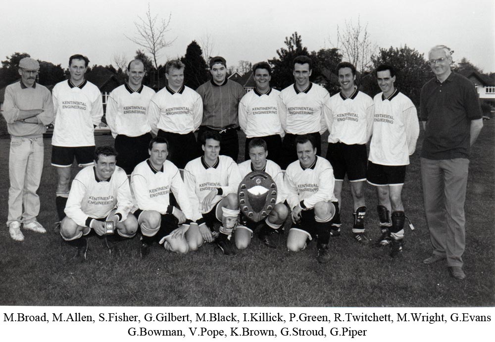 Team photo of Platt Utd 'A' with the Fisher Shield in 1995