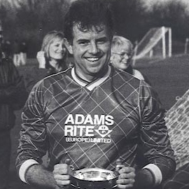 Rob Gilbert with Smiths Cup 1991-92